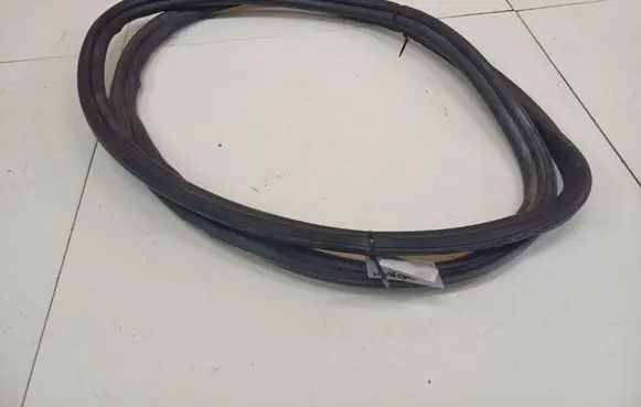 Trunk rubber seal (body)