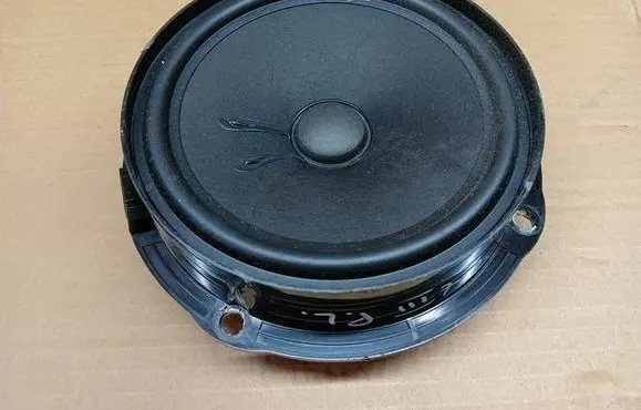Skoda Octavia Mk3 (5E) Front door speaker 5E0035411A