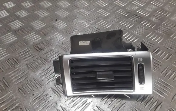 Chrysler Pacifica Dashboard side air vent grill/cover trim