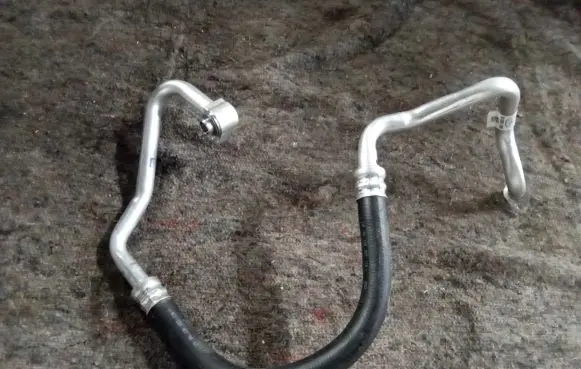 Land Rover Defender Air conditioning (A/C) pipe/hose M8B219N602BC M8B219N602
