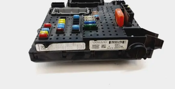 Volvo V70 Fuse module 8688264