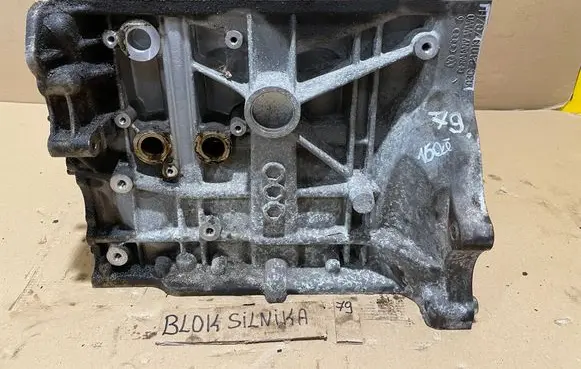Volkswagen Touran II Engine block 03C103019