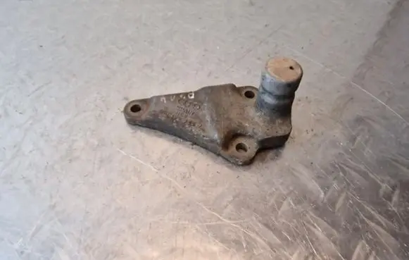 Audi A6 S6 C5 4B Engine mounting bracket 8D0199343J