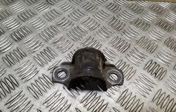 Land Rover Freelander 2 - LR2 Sway bar bush bracket, front 