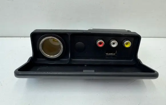 Land Rover Discovery 4 - LR4 USB socket connector EH2219C166DA