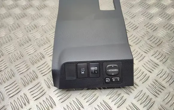 Toyota RAV 4 (XA40) Wing mirror switch 5554542040
