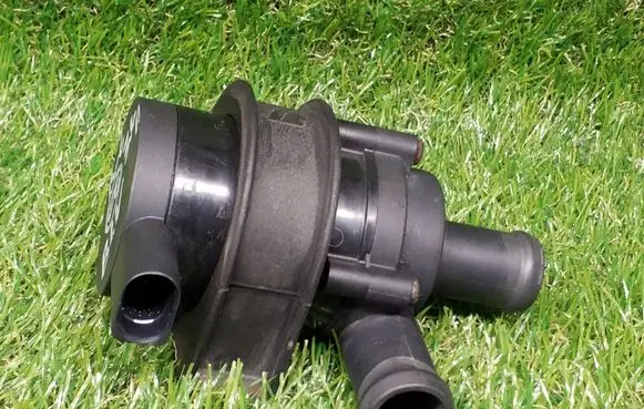 Volkswagen PASSAT B6 Electric auxiliary coolant/water pump 30950000