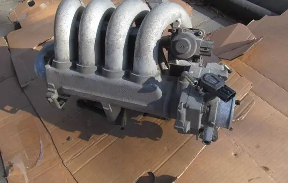 Mazda 323 Intake manifold