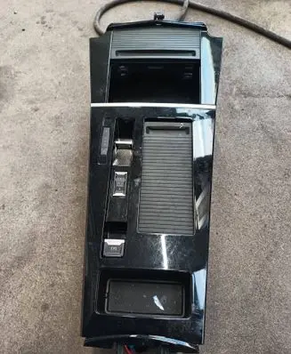 Opel Astra L Other center console (tunnel) element 9851085580