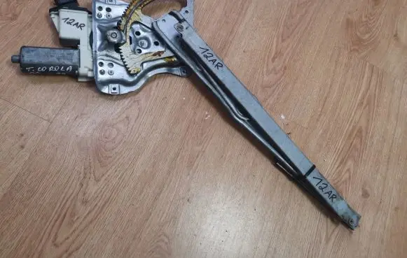 Toyota Corolla E120 E130 Front door window regulator with motor 992046100 0130822032