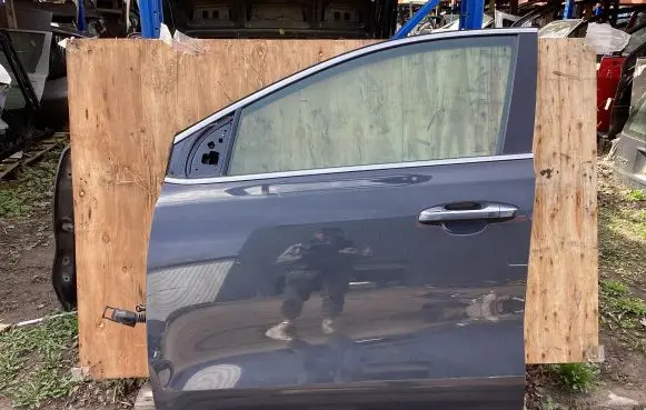 KIA Sportage Front door