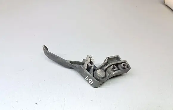 Volkswagen PASSAT B5.5 Engine bonnet (hood) release handle 3B1823533