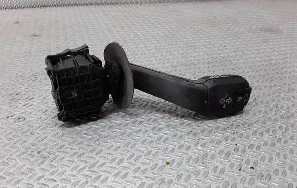 BMW 5 E39 Indicator stalk 8352172