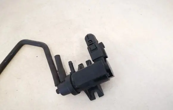 Volkswagen Golf V Turbo solenoid valve 1k0906627