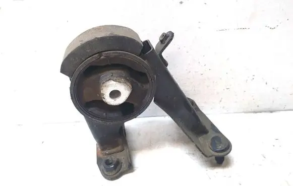 Toyota Avensis T270 Engine mount bracket