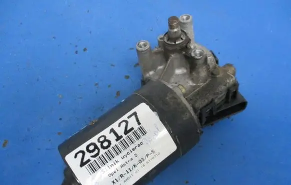 Opel Astra G Front wiper linkage and motor