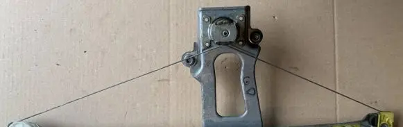 Rear door manual window regulator