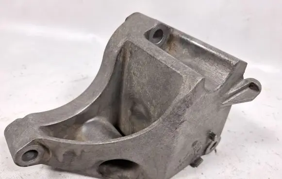 Opel Vectra C Engine mounting bracket 13112030