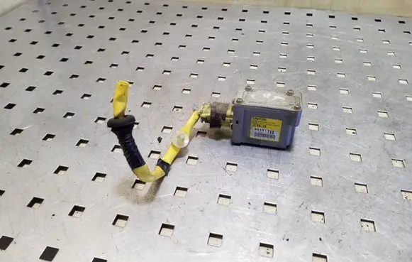 Mitsubishi Pajero Airbag deployment crash/impact sensor MR551788