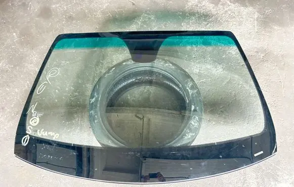 Maserati Ghibli Front windscreen/windshield window 43R001586 DOT682 MS1M12441
