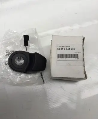 BMW 3 G20 G21 Tailgate glass/window release handle 7944975