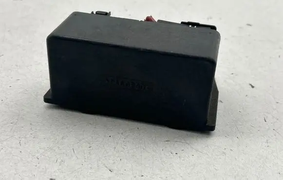 Mercedes-Benz C W203 Glow plug pre-heat relay 210440 0481
