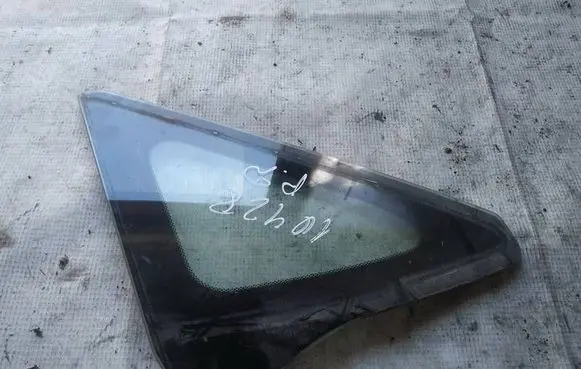 Honda FR-V Front triangle window/glass as2