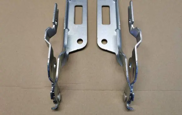 Volkswagen Golf VIII Engine bonnet/hood hinges 5H0823301DAN 5H0823302