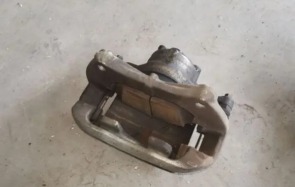 Buick Encore I Front brake caliper 13430600