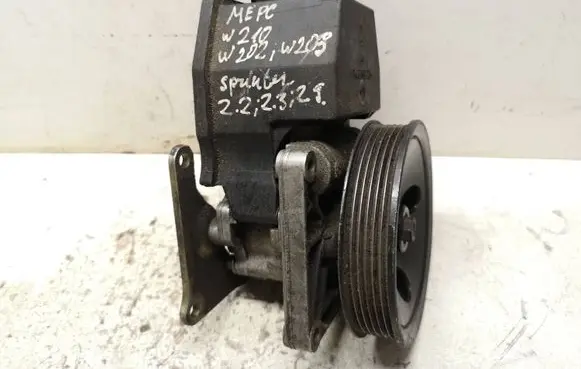Mercedes-Benz C W203 Power steering pump 0024668301 LH2110068