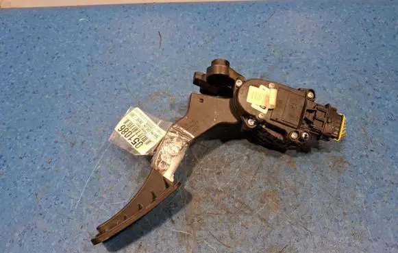 Hyundai i30 Accelerator throttle pedal 327002R320