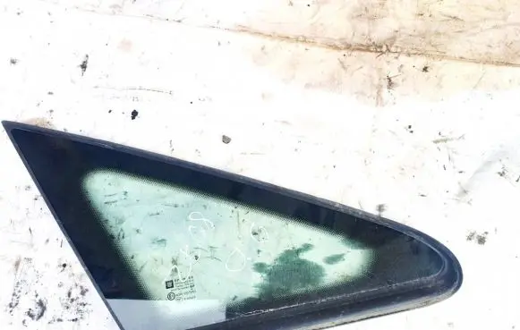 Opel Zafira B Front triangle window/glass 