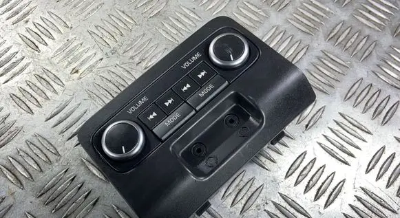 Head unit multimedia control