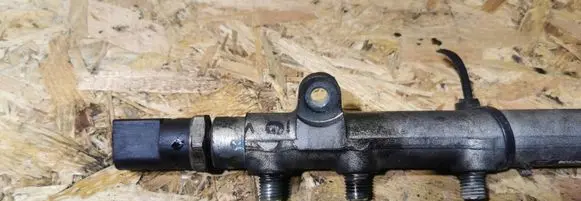 Mercedes-Benz C W203 Fuel main line pipe A6460700295 6460700295 0445214073