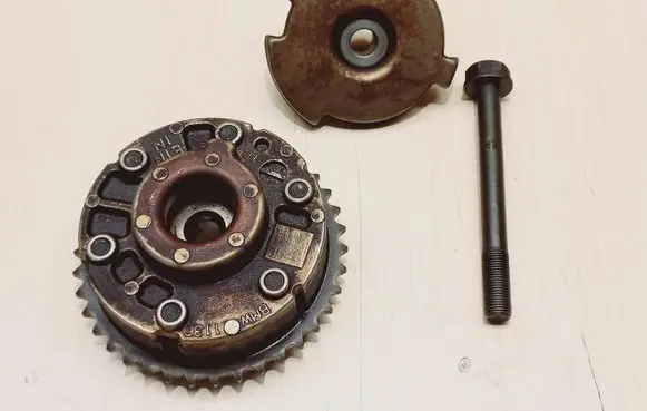 BMW 5 E60 E61 Camshaft pulley/ VANOS 7540346 7540442