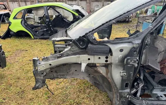 Renault Espace V (RFC) Front quarter panel 