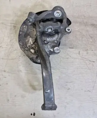 Mercedes-Benz C W205 Front wheel hub 2052100