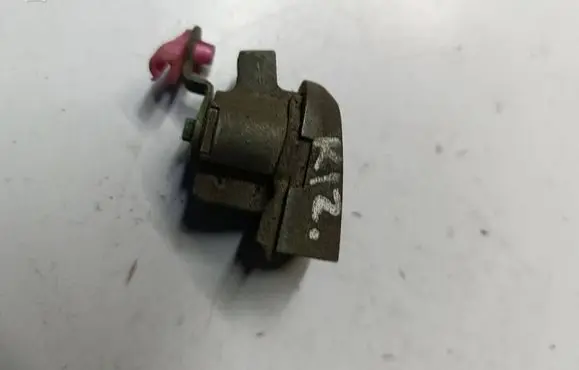 Nissan Micra Coupe door lock (next to the handle) d45aw01