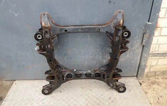 Volkswagen Touareg I Front subframe