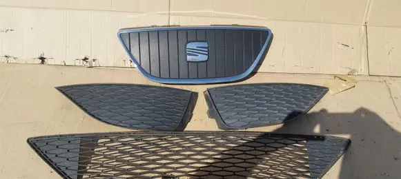 Seat Ibiza IV (6J,6P) Front bumper upper radiator grill 6J0853654B