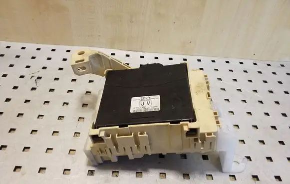 Toyota Auris E180 Fuse box set 8922102331