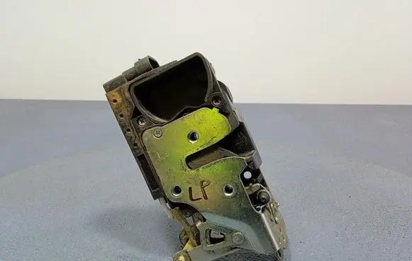 Chevrolet Aveo Front door lock