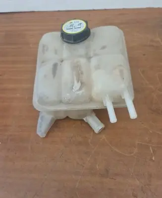 Coolant expansion tank/reservoir