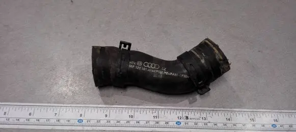 Volkswagen PASSAT B6 Engine coolant pipe/hose 06F122101A