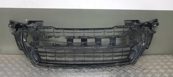 Peugeot 308 Front bumper lower grill 9674576777