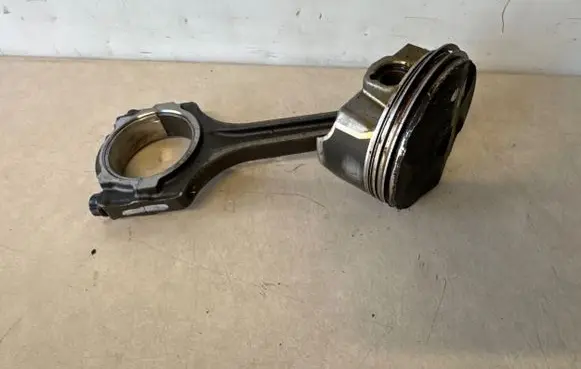 Ford Mustang VI Piston with connecting rod M174t5c