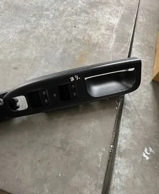 Volkswagen PASSAT B6 Front door window switch trim 3C1867171B