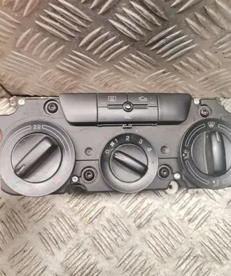 Skoda Octavia Mk2 (1Z) Climate control unit 74358110