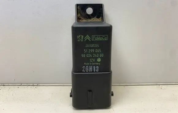 Peugeot 208 Glow plug pre-heat relay 9802424080