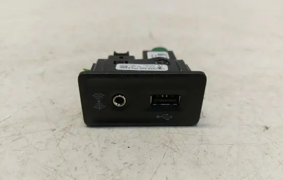Porsche Macan (95B) AUX in-socket connector 95B035252A